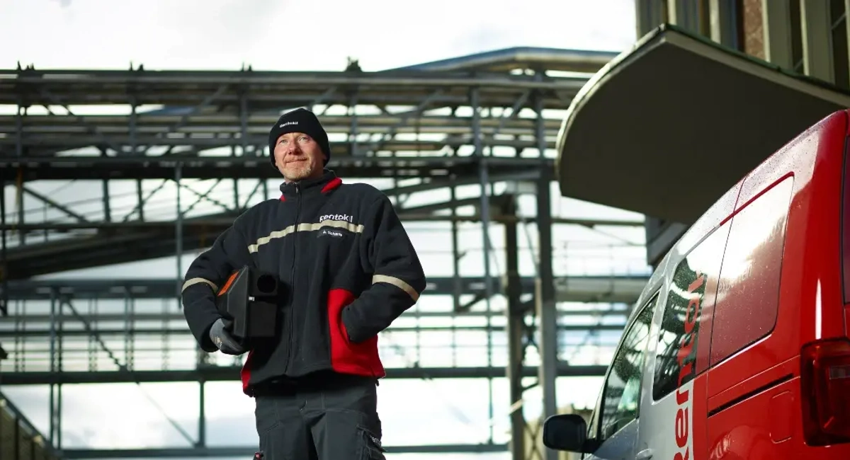 The technicians of the insect extermination company Rentokil 