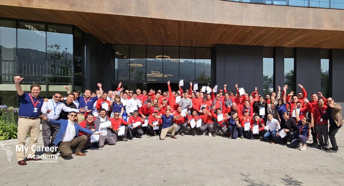 Equipo de técnicos que realizaron curso y titulación de la Academia de Rentokil
