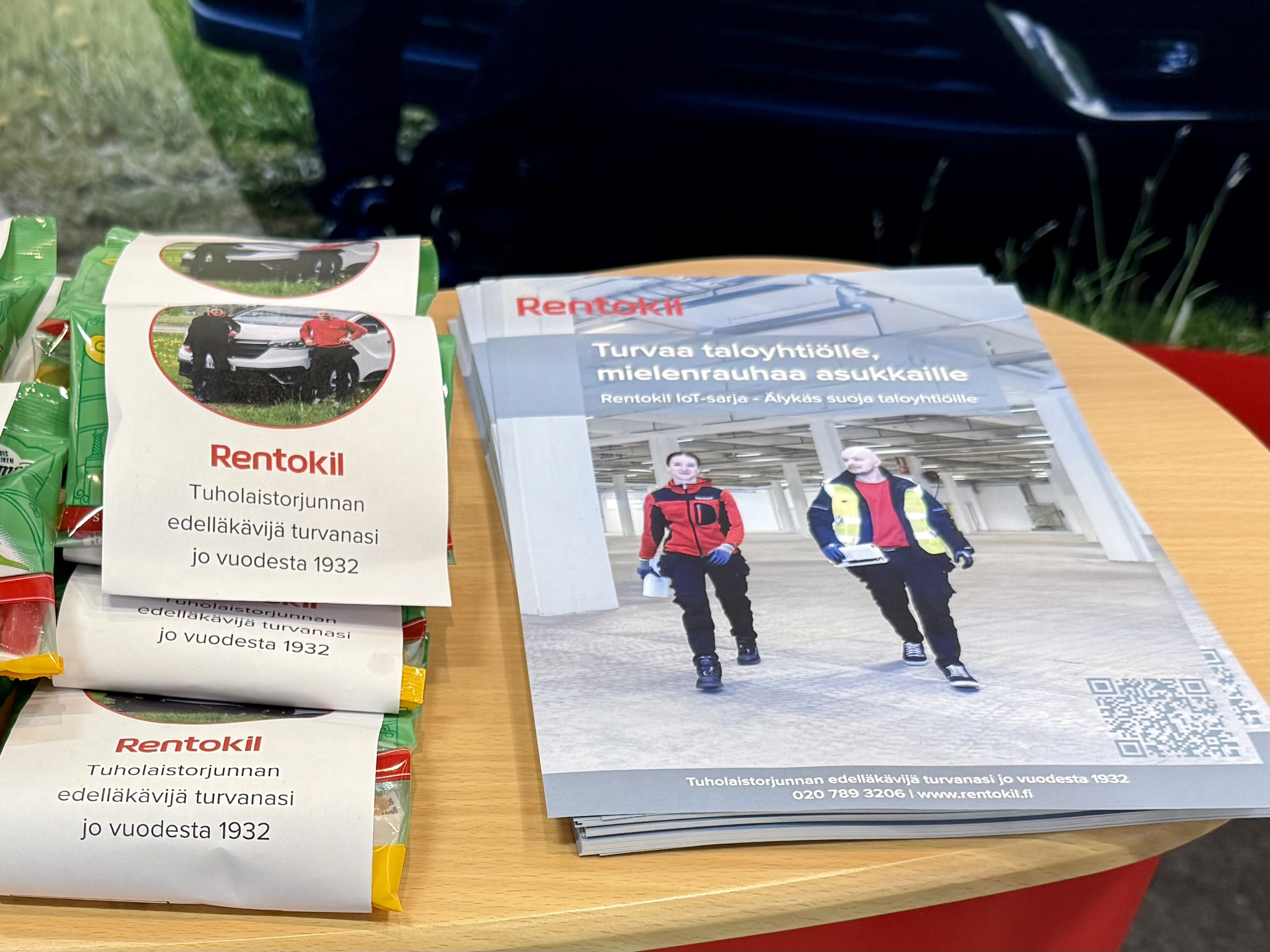 Myös hiirikarkit ja uunituoreet esitteet tekivät kauppansa