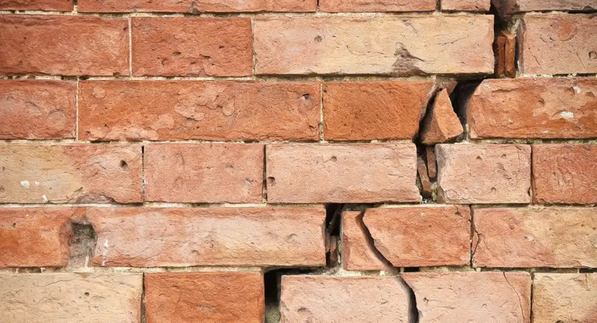 Crack on concrete